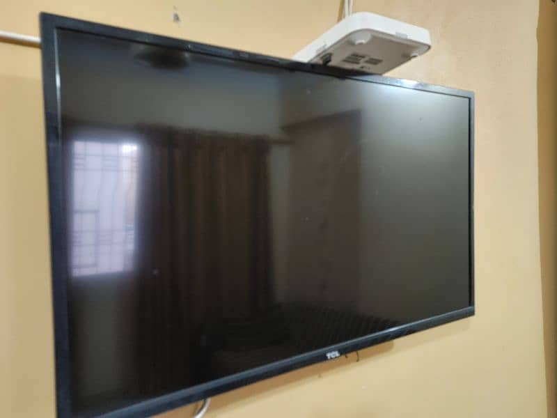 TCL 32 inch normal TV 4