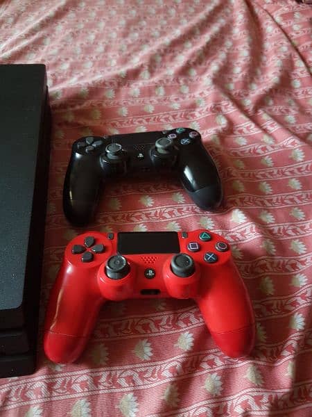 PS4 Pro 1 TB with 2 original controllers 1