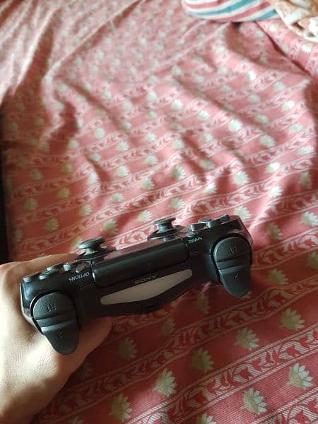 PS4 Pro 1 TB with 2 original controllers 6