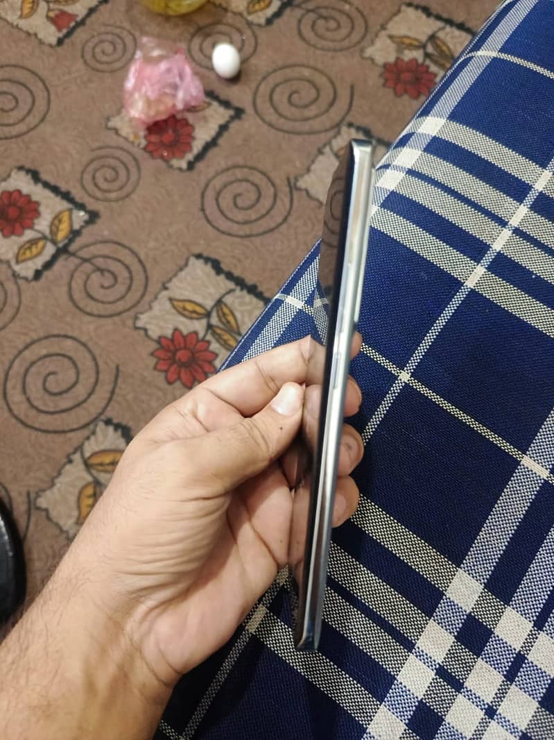 Oppo reno12 5g 4