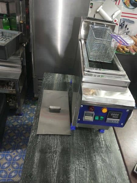 electric & gas deep fryer for commercial Use 8-Liter 1