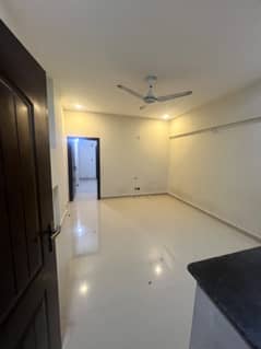 ONE BED LUXURY APARTMENT AVAILABLE FOR SALE INVESTOR RATE IN GULBERG GREEN ISLAMABAD