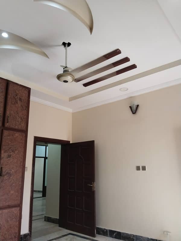 Ghouri town pH 4A Ground floor water electrity Gass Available 2