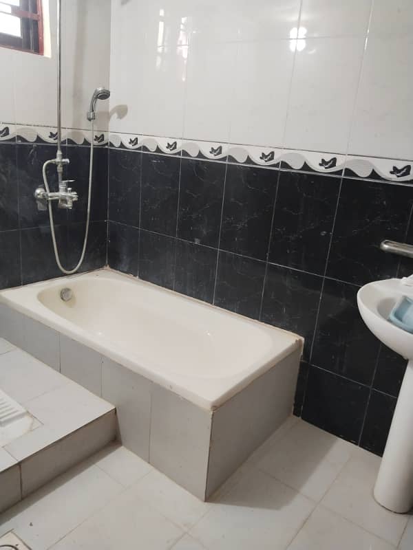 Ghouri town pH 4A Ground floor water electrity Gass Available 4