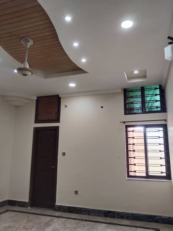 Ghouri town pH 4A Ground floor water electrity Gass Available 7