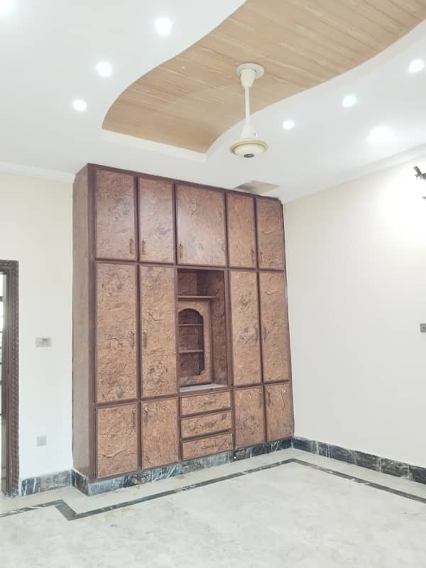 Ghouri town pH 4A Ground floor water electrity Gass Available 8