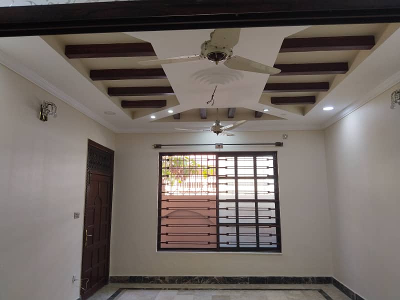 Ghouri town pH 4A Ground floor water electrity Gass Available 12