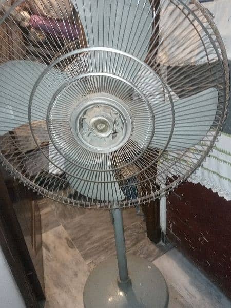 pedestal fan good condition 1