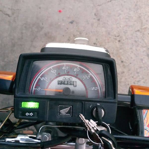 I am seeling my Moter cycle Honda CD-70 Model 2024 2