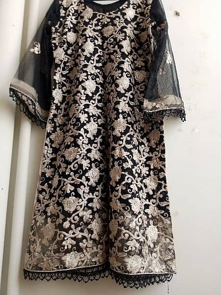 size medium shirt black with embroidery white and dupatta black 0