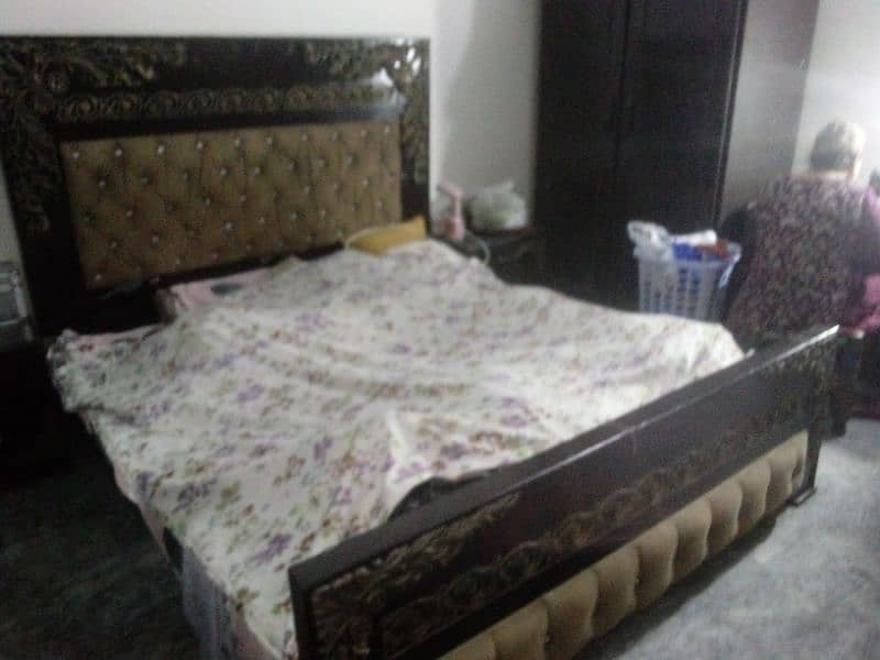 10/10 condition bed set for sell 2