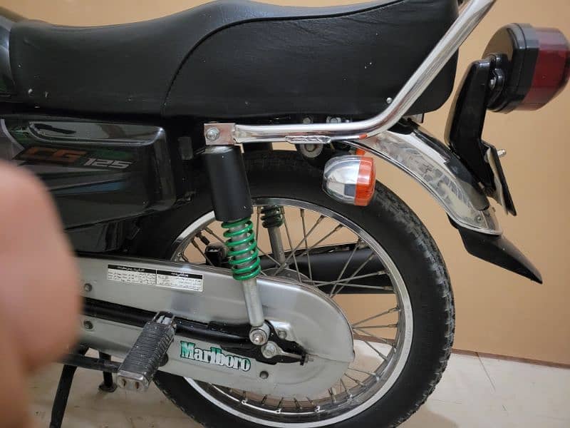 genuine bike with genuine sound and parts non acedental and clean 1