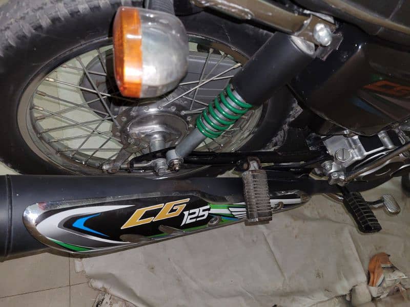 genuine bike with genuine sound and parts non acedental and clean 2