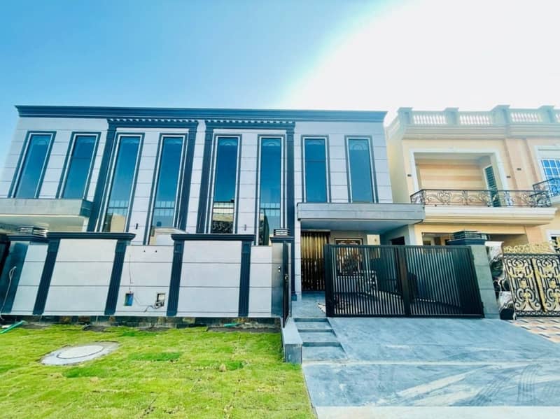 10 Marla Beautiful Designed House Available For Sale In Paragon City Lahore 0