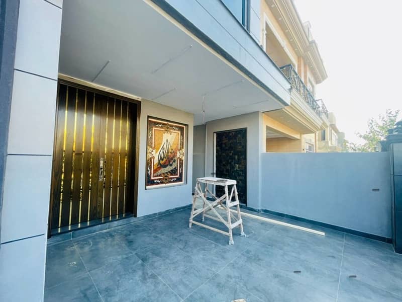 10 Marla Beautiful Designed House Available For Sale In Paragon City Lahore 9