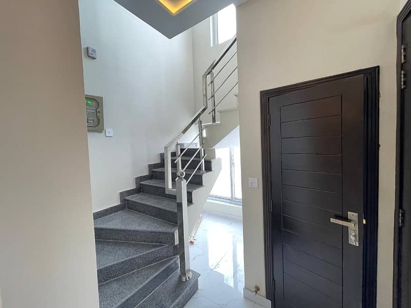 Brand New 10 Marla House For Rent In Top City 12