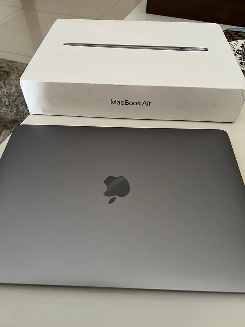 MacBook Air 2020 dual core i3 good as new cycle count 222 256gb/8gb 0