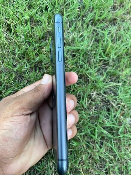 iphone 11 for urgent sale 4