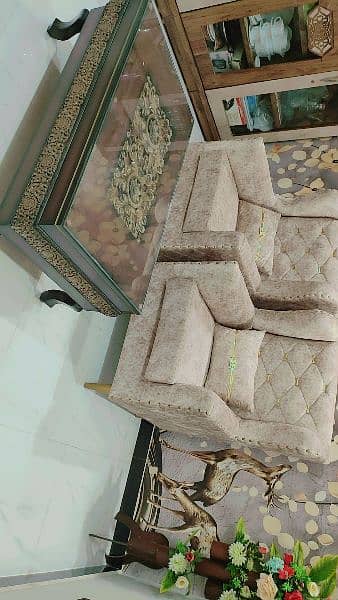 selling five seater sofa set with centre table 5