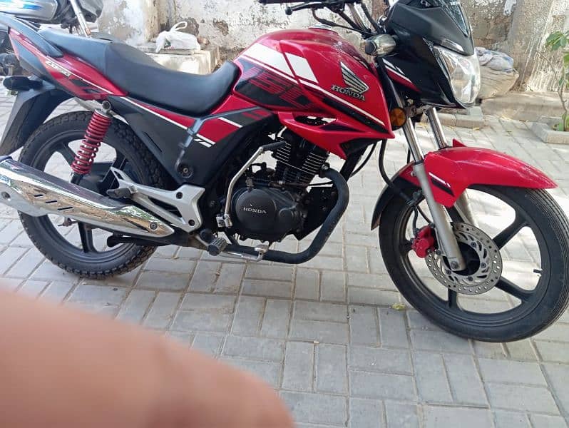 Honda CB150F 4