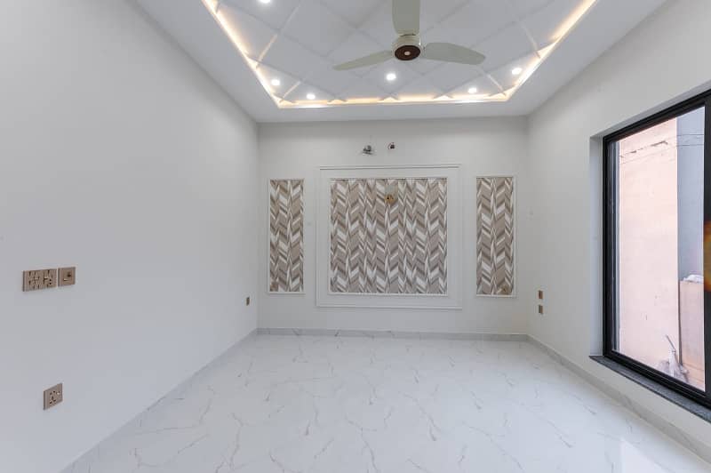 BEAUTIFUL HOUSE BRAND NEW HOT LOCATION FOR RENT IN DHA RAHBER 11 PHASE 2 7