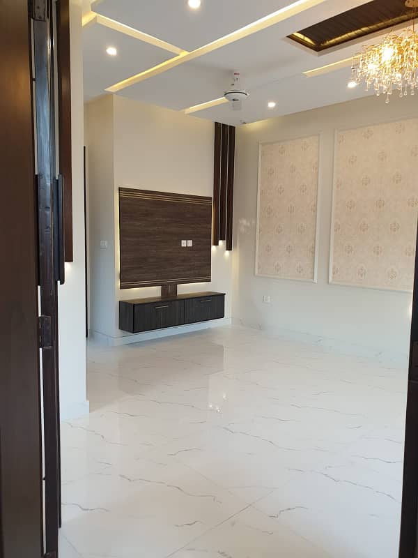 BEAUTIFUL HOUSE BRAND NEW HOT LOCATION FOR RENT IN DHA RAHBER 11 PHASE 2 7