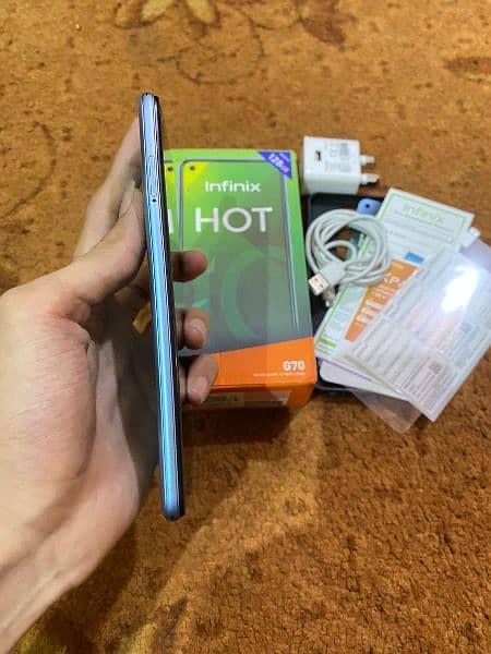 Infinix Hot 10 4/128 10/9 Mint Condition 4