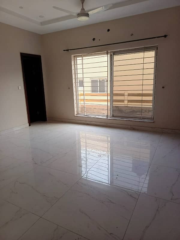 1 KANAL UPPER PORTION AVAILABLE FOR RENT IN VALANCIA HOUSING SOCIETY BLOCK K 6