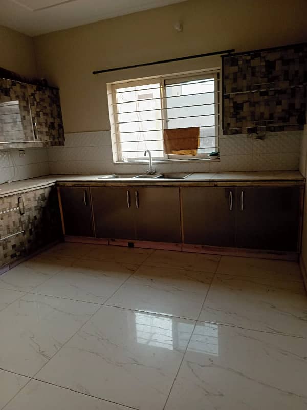 1 KANAL UPPER PORTION AVAILABLE FOR RENT IN VALANCIA HOUSING SOCIETY BLOCK K 15