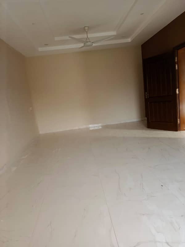 1 KANAL UPPER PORTION AVAILABLE FOR RENT IN VALANCIA HOUSING SOCIETY BLOCK K 18