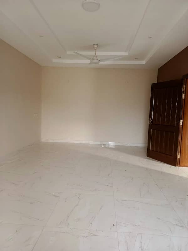 1 KANAL UPPER PORTION AVAILABLE FOR RENT IN VALANCIA HOUSING SOCIETY BLOCK K 21