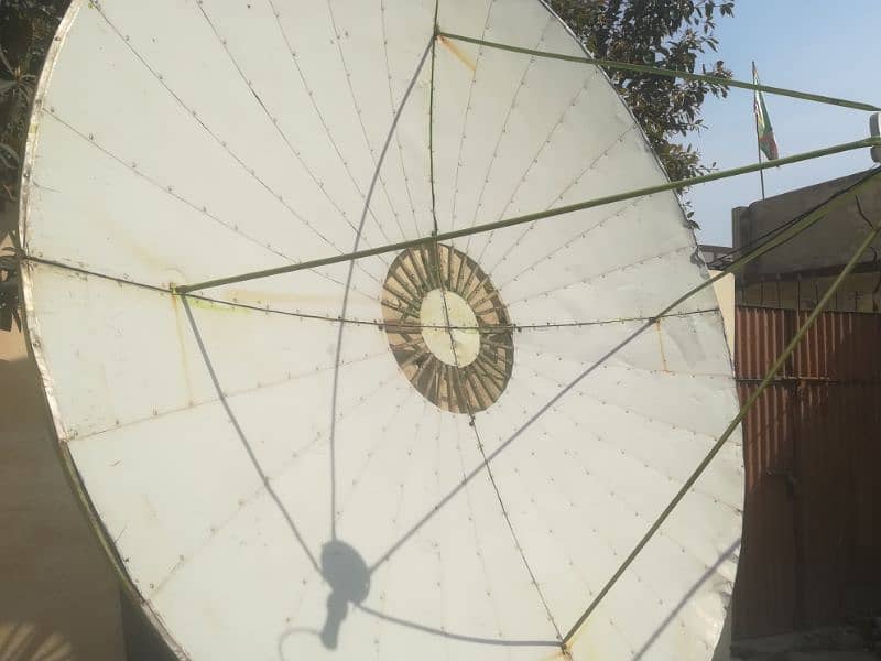 8 feet good condition dish anteena 0