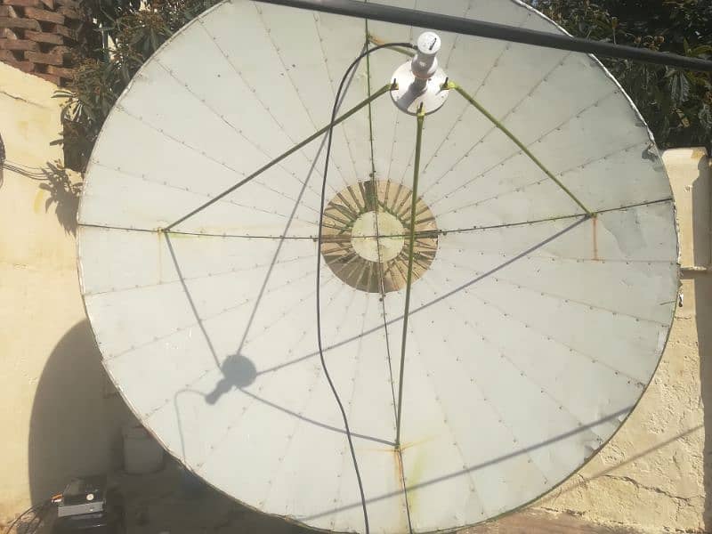 8 feet good condition dish anteena 4