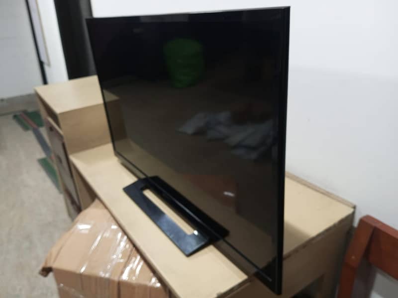 SONY BRAVIA 32" LED IN LUSH CONDITION 2