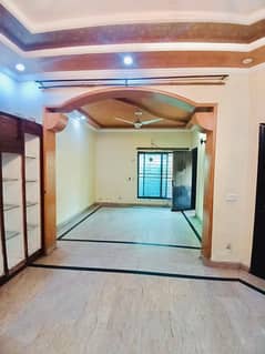 portion for rent in Johar town p blok back side emporium shopping mall