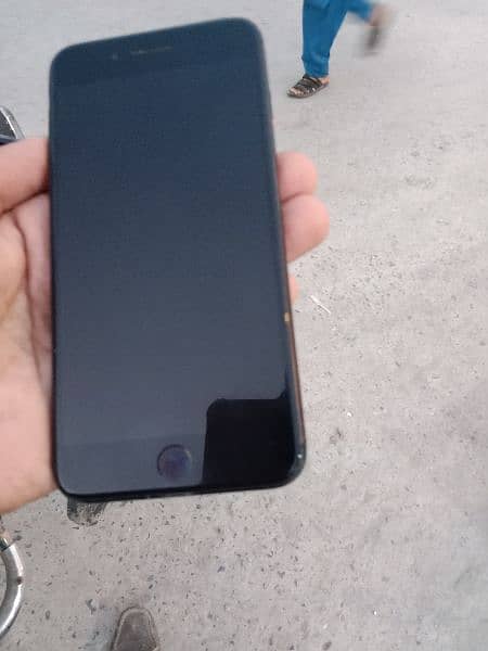 Iphone 7 plus 32 GB Used 79 health good condition only mobile 3