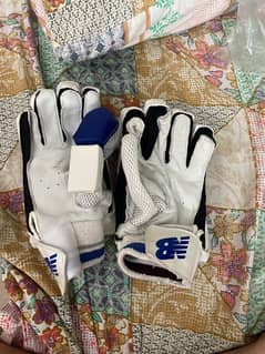 nb batting gloves very light weight and great quality