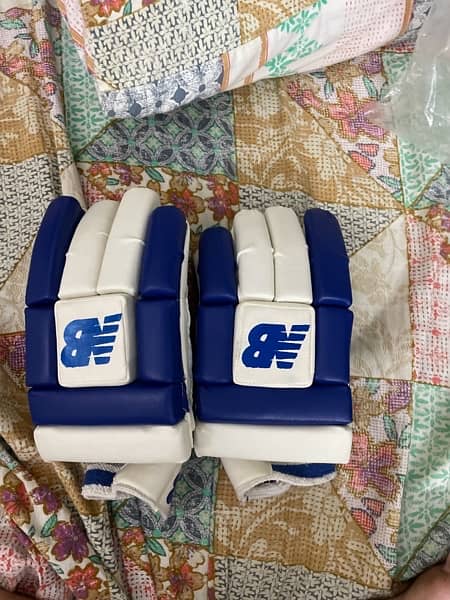 nb batting gloves very light weight and great quality 1