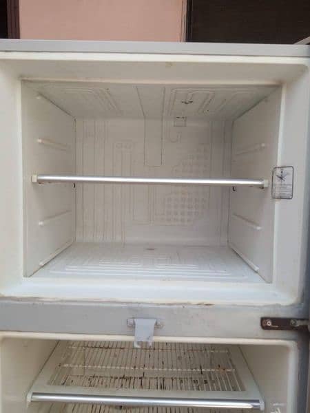 Dawlance Fridge Medium size 3