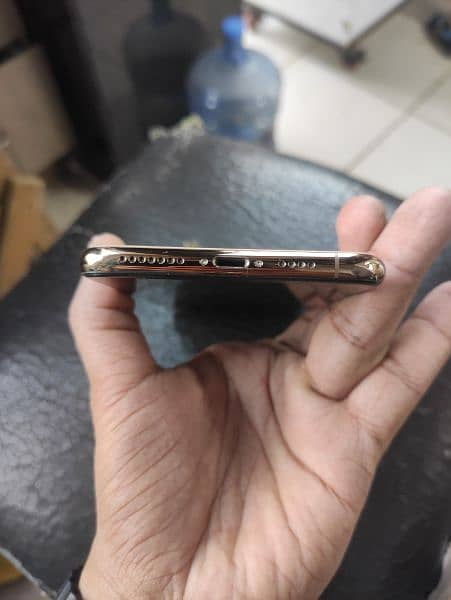 IPHONE XS MAX 64GB PTA APPROVED GOLD 4