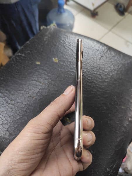 IPHONE XS MAX 64GB PTA APPROVED GOLD 5