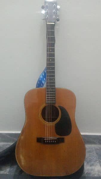 I m selling Taka mine and Co 1962 guitar second hand with low price 4