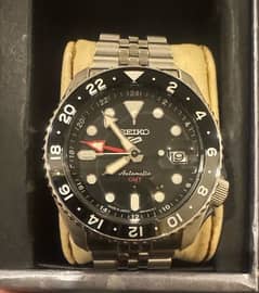 Seiko 5 Sport GMT SK1 Black Dial Original Automatic almost Brand new !