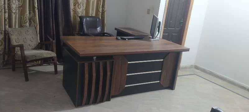 Executive Table / Office Table Like New 0