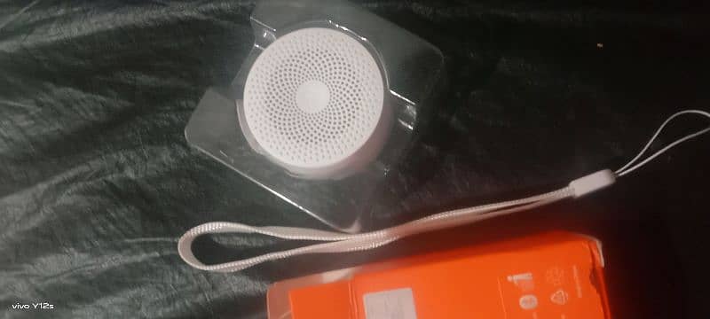 realme original speaker new condition 10 by 10 only 2 days used for 3