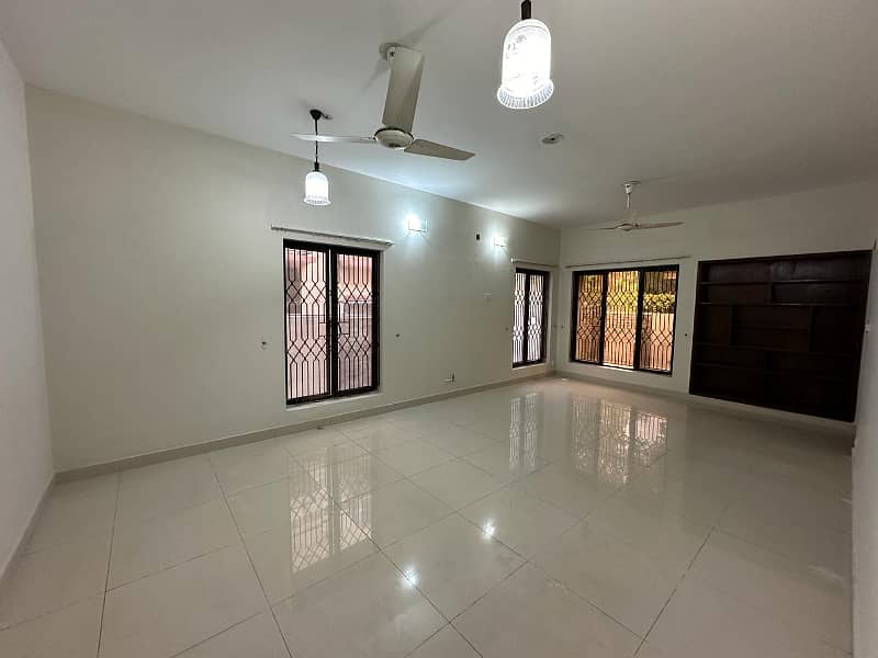 10- Marla 03- Bedrooms Available for RENT in Askari-9, Lahore Cantt 4