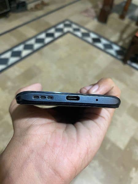 poco m3pro5g. . . . . 10 by 10 good condition. . . . . urgent sale 2