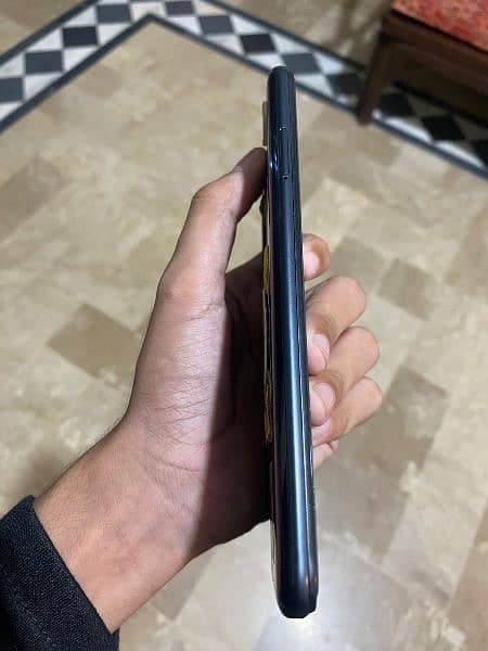 poco m3pro5g. . . . . 10 by 10 good condition. . . . . urgent sale 3