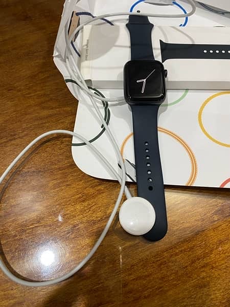 apple watch SE brand new 44mm GPS 1