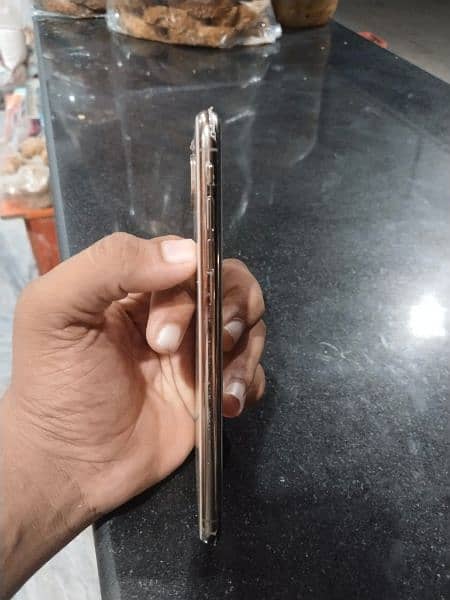 I phone xsmax non pta 512 gb 10 by 10 e sim non active 5